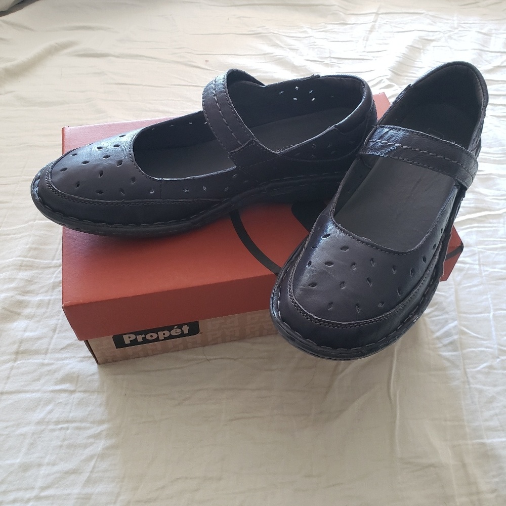 Propet navy leather Mary Jane's sz 10 new